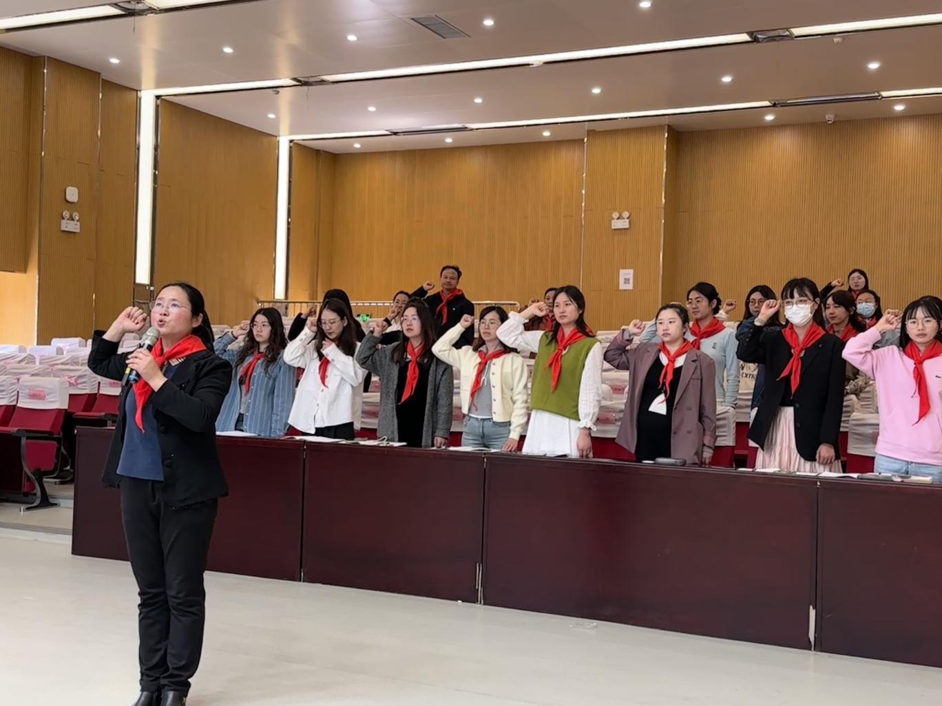 【红领巾宣讲】专业赋能促成长，队旗引领新征程——南京市金陵小学（广志路校区）中队辅导员专题培训活动_html_m6a5ba4ad.jpg