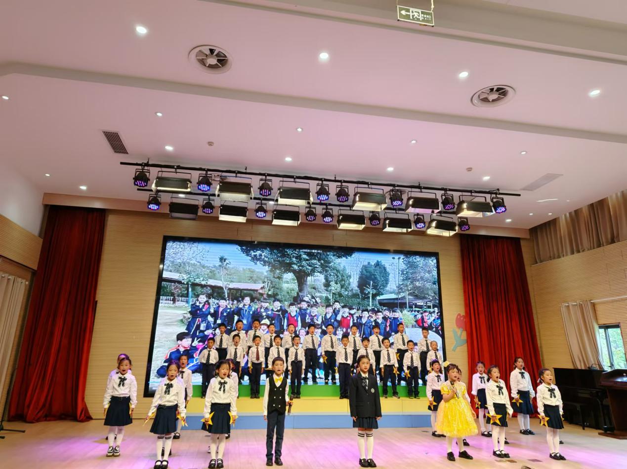 【湖畔·学生活动】“红领巾爱祖国●闪闪发光的你”——合唱比赛一年级专场_html_4bcd4605.jpg