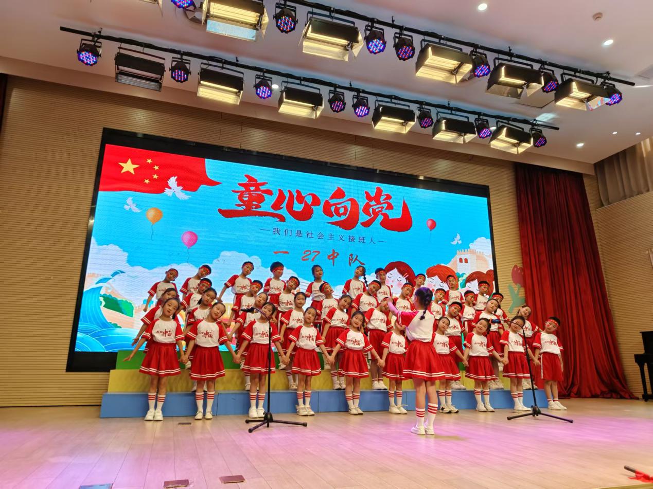【湖畔·学生活动】“红领巾爱祖国●闪闪发光的你”——合唱比赛一年级专场_html_7684babf.jpg