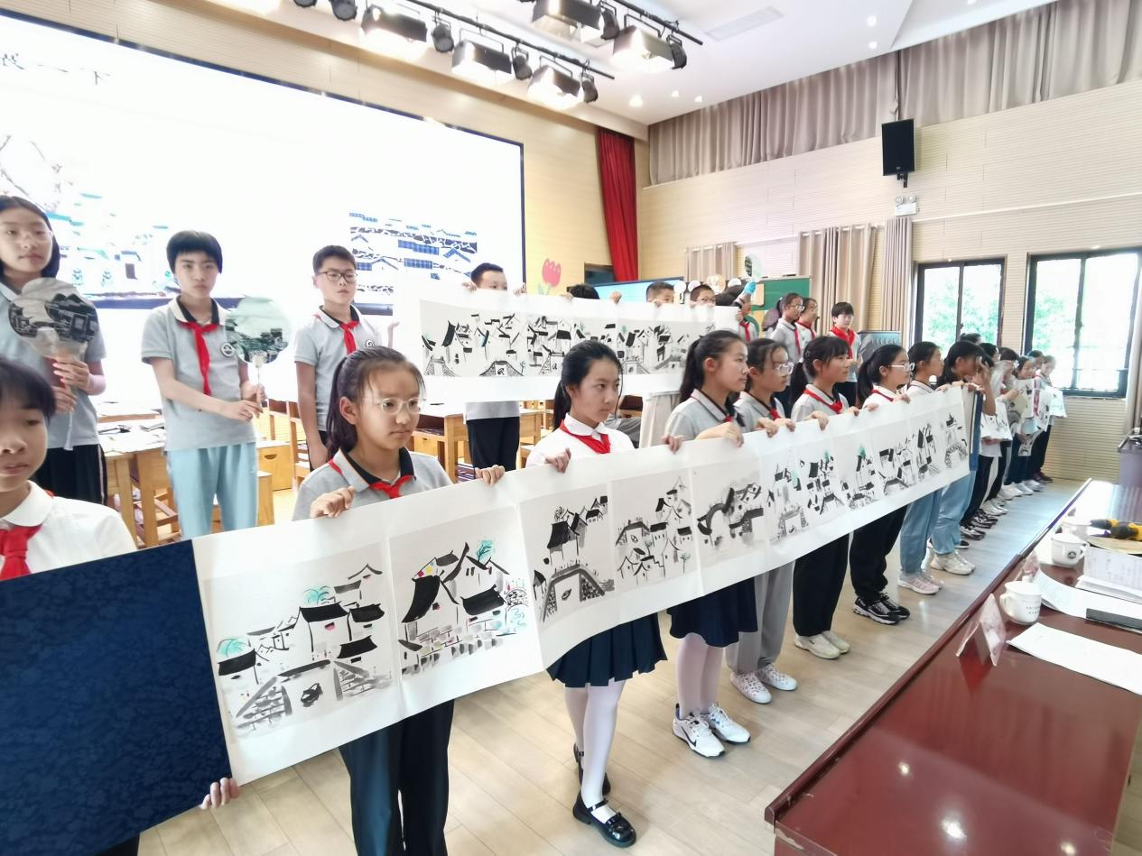 “小得盈满 江南韵味”——栖霞区小学美术教研活动之水墨印染艺术大单元课程展示_html_4e7d6e7c.jpg