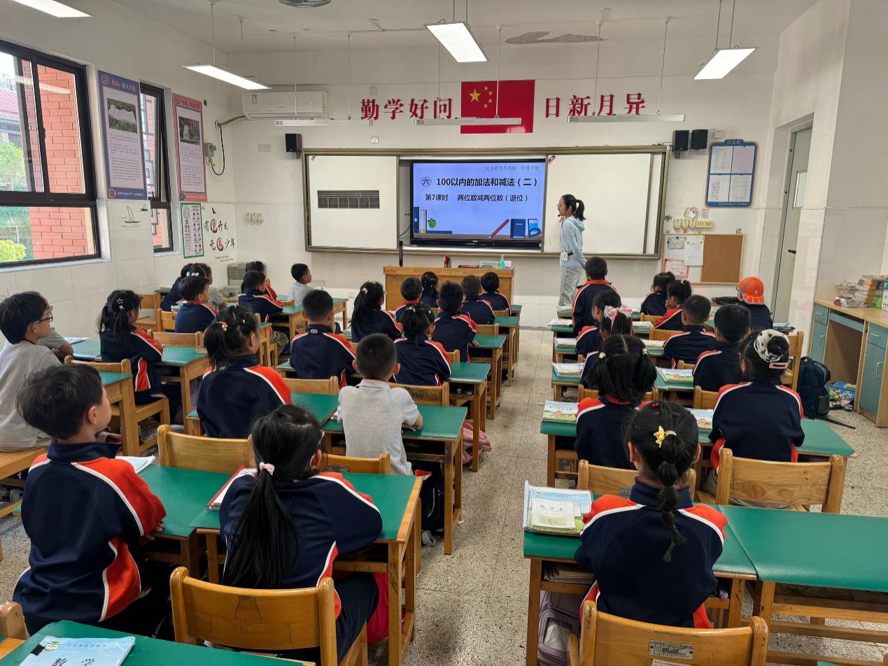 【湖畔·童化课堂】理解算理 掌握算法——数学校本研修之课例研讨（209）_html_55011f19.jpg