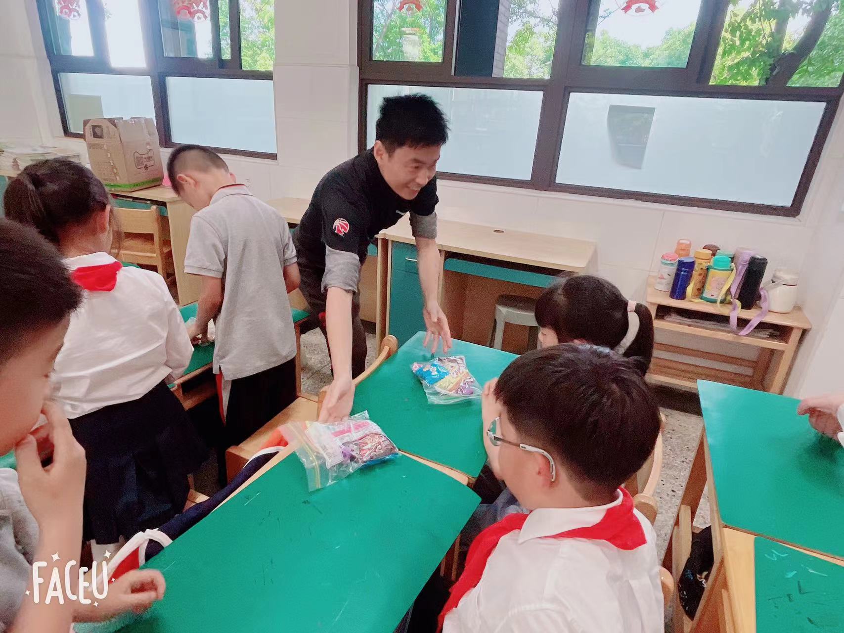 【家长课堂】篮球的魅力——“飞人”乔丹的故事分享——  一1班家长课堂_html_5f49e6e5.jpg