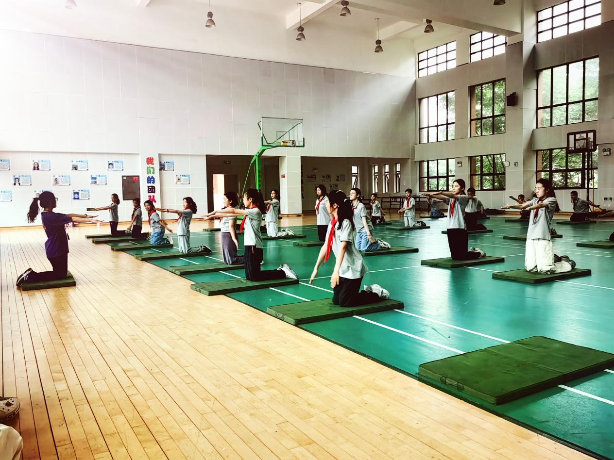 【湖畔·童化课堂】展体育课堂风采，以研促教共成长——体育校本研修之课例研讨（13）_html_m629b1.jpg