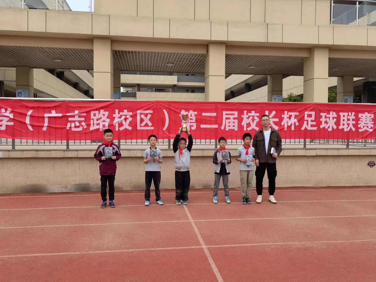 【博学广志】足球传递梦想 绿茵放飞希望—金陵小学广志路校区第二届“校长杯”校园足球联赛侧记_html_m71bbd784.jpg