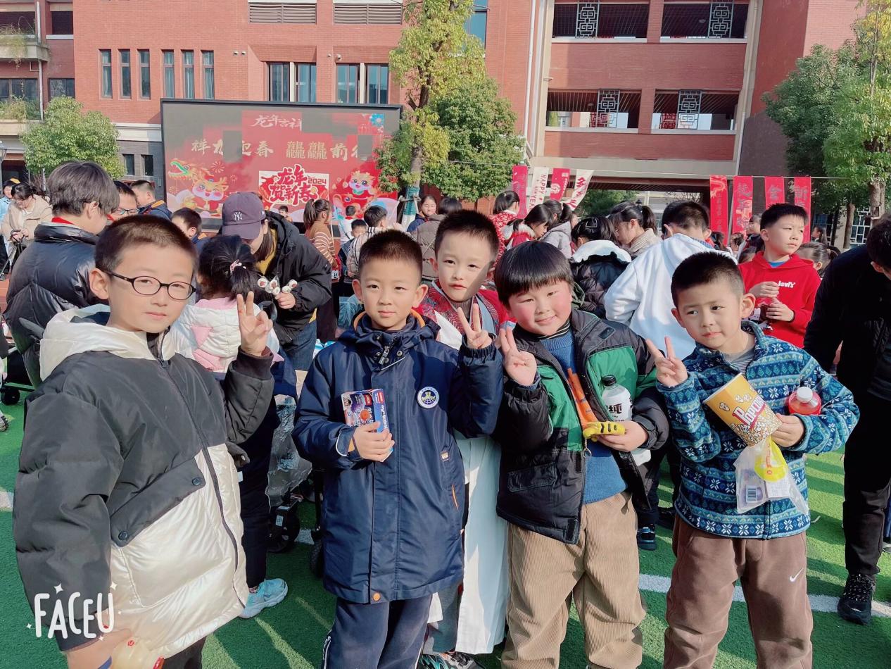 【湖畔·学生活动】“祥龙迎春 龘龘前行 ” ——金陵小学（仙林湖校区）2024元旦国潮市集来啦！_html_m6b573ab7.jpg