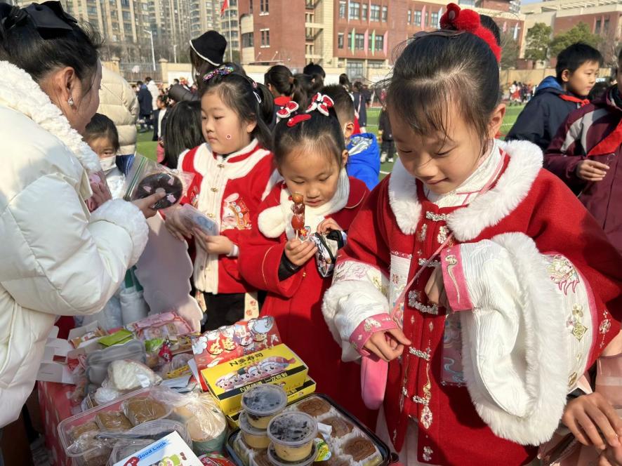 【湖畔·学生活动】“祥龙迎春 龘龘前行 ” ——金陵小学（仙林湖校区）2024元旦国潮市集来啦！_html_m61cf1630.jpg