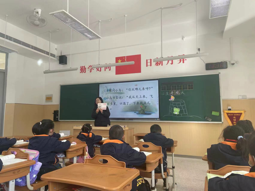 【湖畔·童化课堂】走进小故事，探秘大智慧——记金陵小学（仙林湖校区）二年级语文组教研活动_html_m14269cc6.png