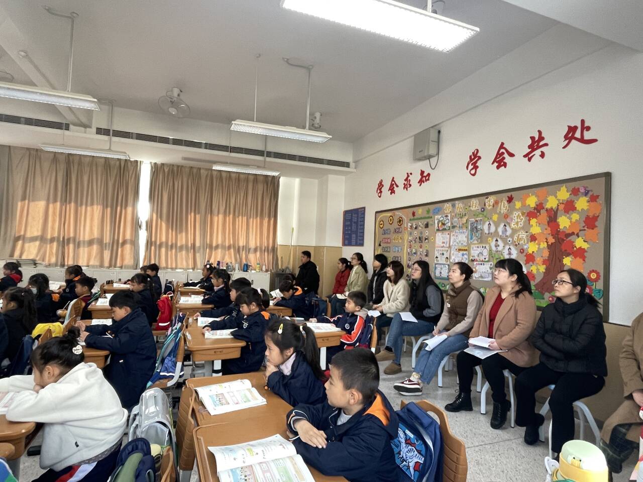 【湖畔·家校共育】携手启航，共筑成长梦——金陵小学（仙林湖校区）第五次“家长开放月”（一年级篇）_html_m269092a6.jpg