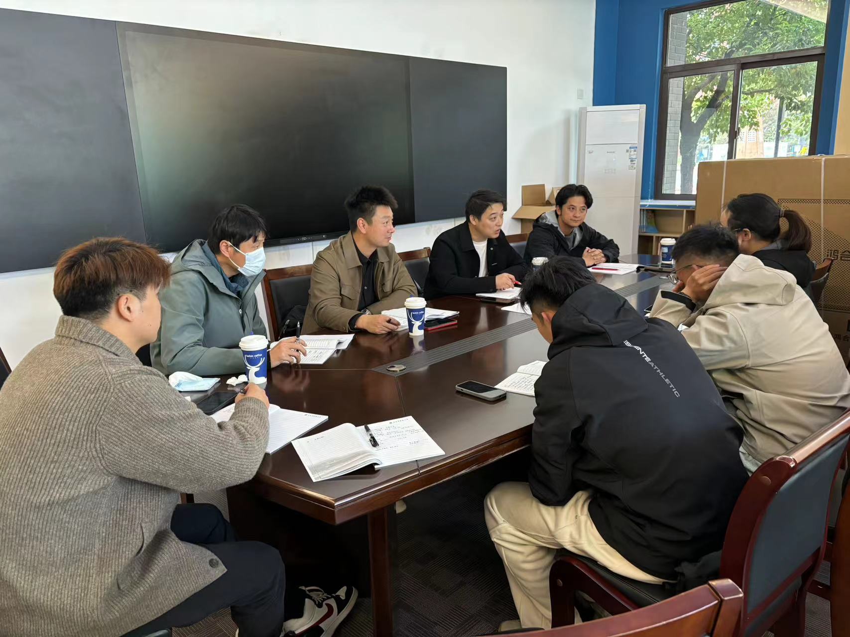 【湖畔·协同育人】精准教研引领入校园 深度把脉课堂促成长——栖霞区体育教研员莅临学校开展调研与听课指导活动_html_16fb2e57.jpg