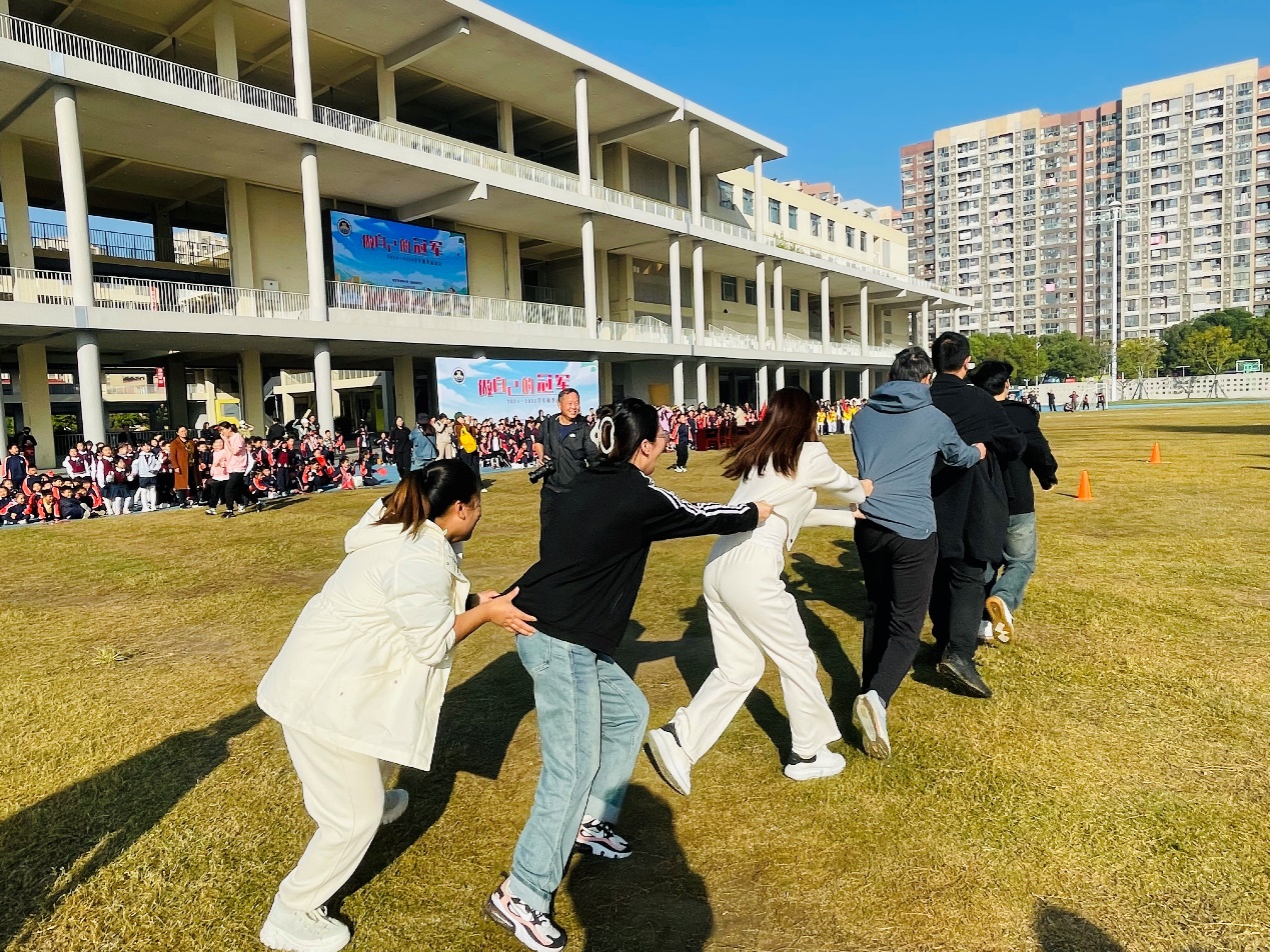 【湖畔·学生活动】秋韵燃动，逐梦赛场——记南京市金陵小学（仙林湖校区）2024—2025学年秋季趣味运动会（一、三年级）_html_126dbf9a.jpg