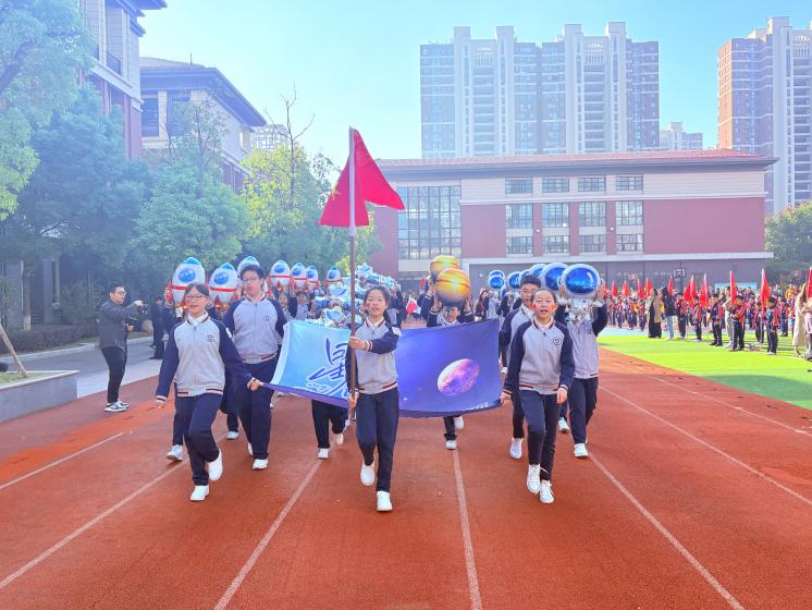 【湖畔·学生活动】“做自己的冠军”——2024—2025学年秋季运动会开幕式_html_562274ae.jpg