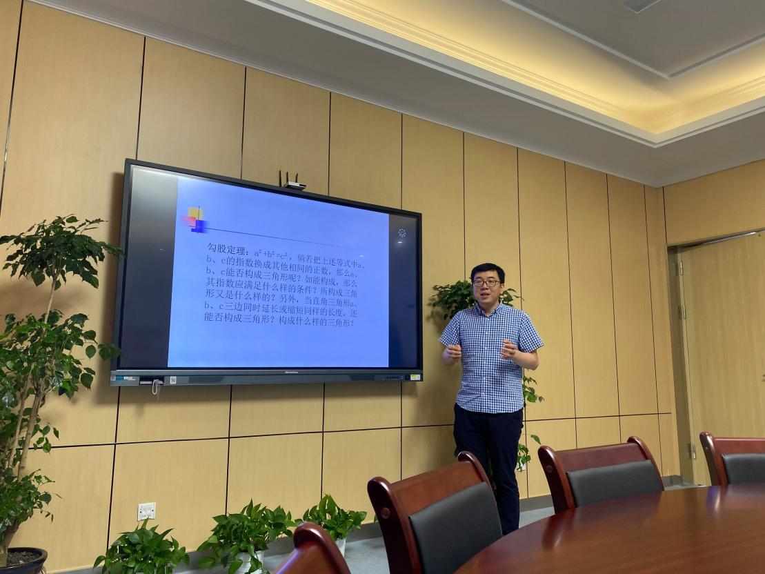 【湖畔光影】第九届“数学故事汇”活动周之小数报编辑进校园_html_m46f5286b.jpg