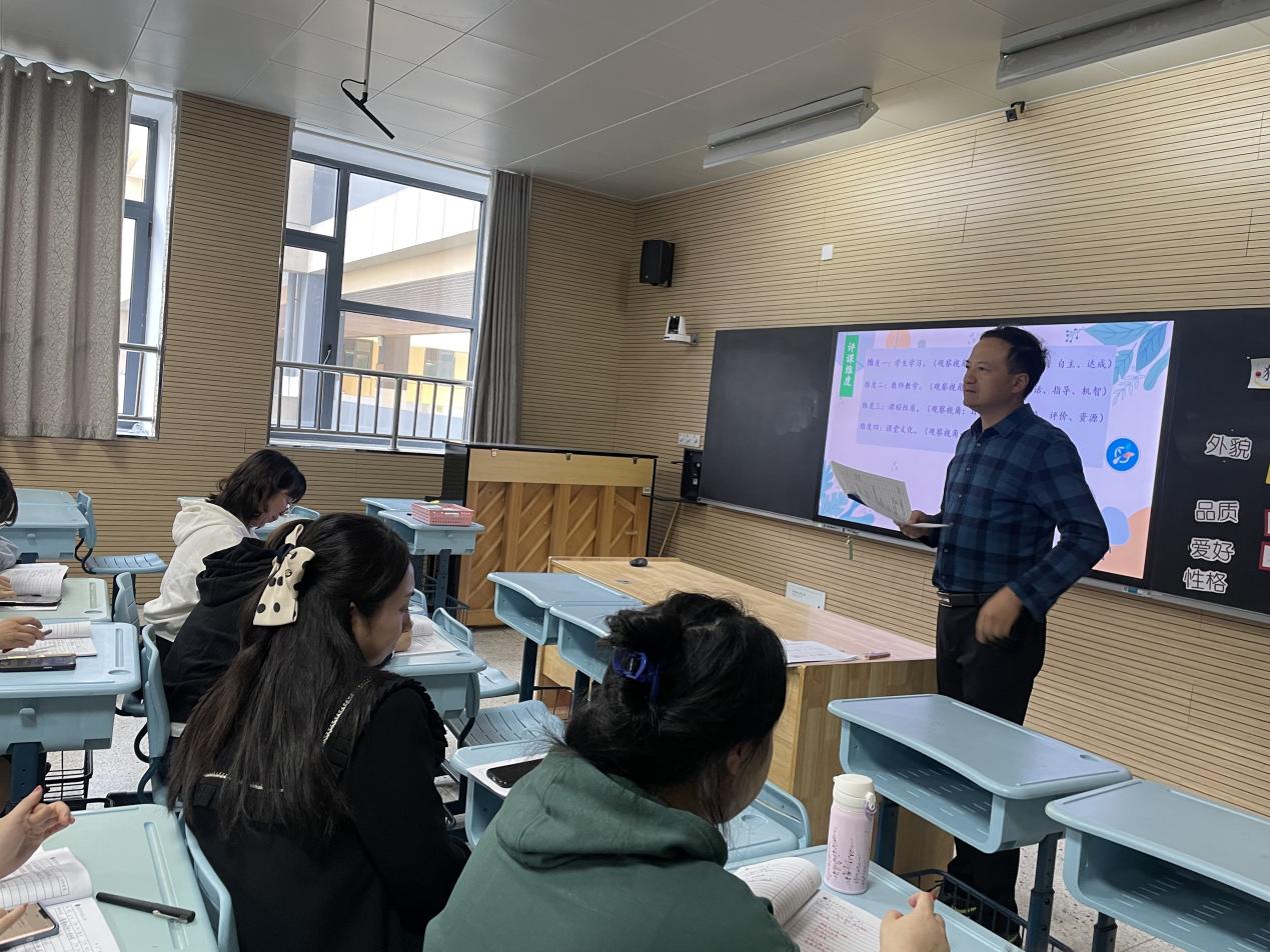 【博学广志】起步有法，指导有路——金陵小学广志路校区语文组校本研修活动_html_m654748bc.jpg