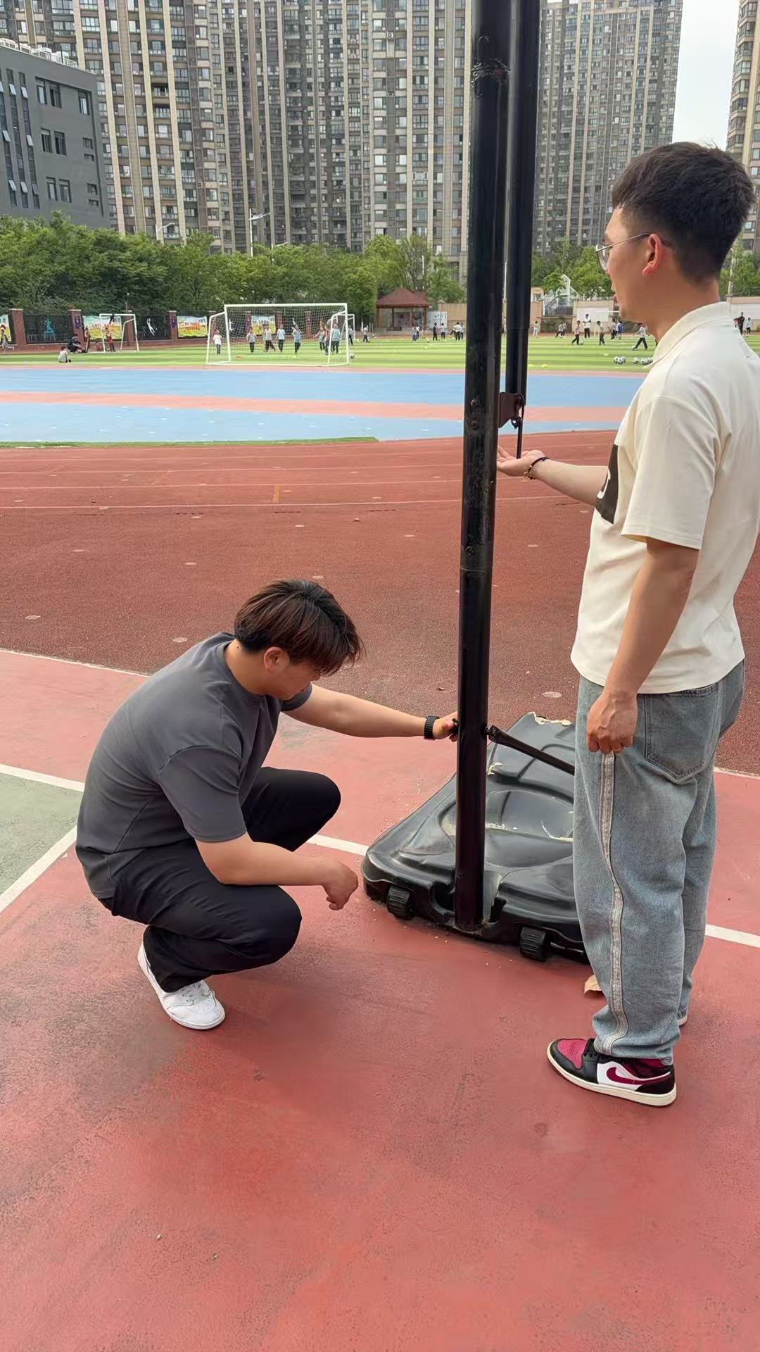 安全无小事 自查护开学——金陵小学（仙林湖校区）开学前校舍普查及安全大检查_html_294d84ac.jpg