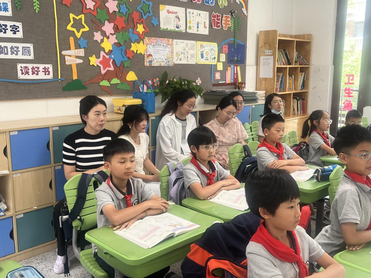 【湖畔·童化课堂】寓教于乐探数学，动手实践识“角”趣——数学校本研修之课例研讨（264）_html_41bfbcab.jpg