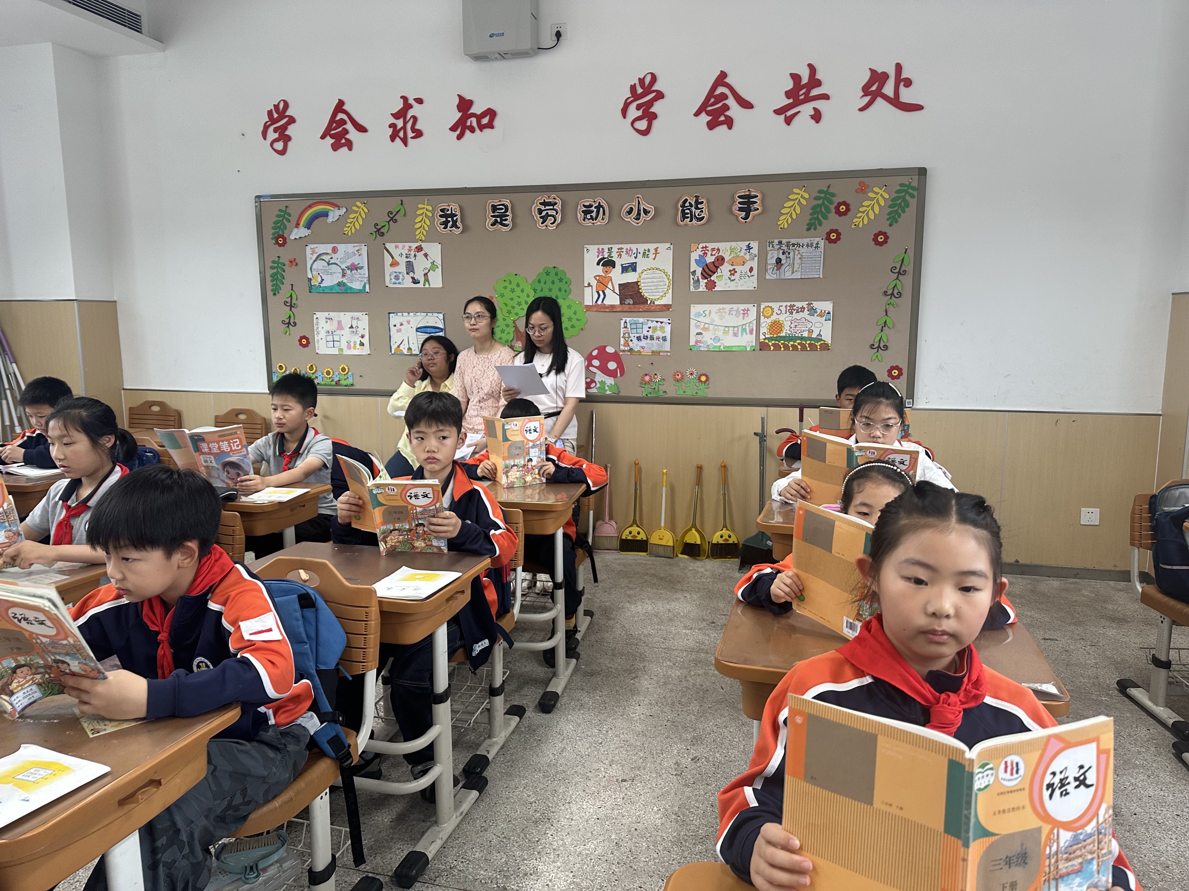 【湖畔·童化课堂】探索海底奥妙，构建高效课堂——记金陵小学（仙林湖校区）三年级语文组教研活动_html_me712a6d.jpg
