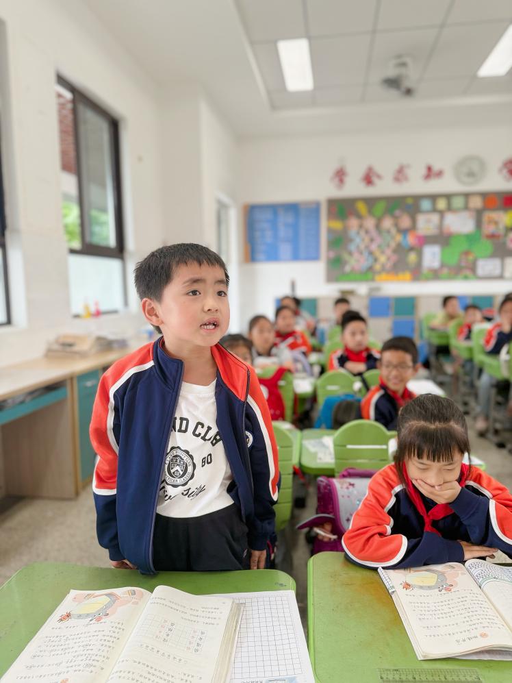 【湖畔·童化课堂】童心探语文，妙趣启新思——记金陵小学（仙林湖校区）二年级语文组教研活动_html_m7919ee2b.jpg