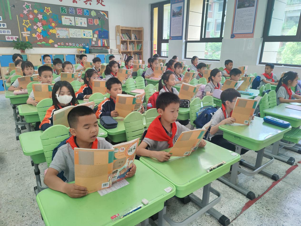 【湖畔·童化课堂】童心探语文，妙趣启新思——记金陵小学（仙林湖校区）二年级语文组教研活动_html_1a4a1efc.jpg