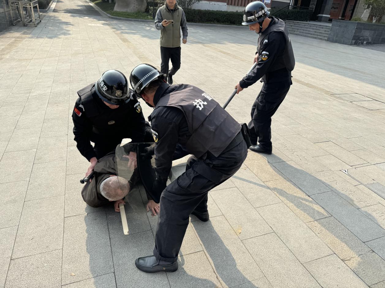 以“演”驻防，临“暴”不乱_html_732d4d7f.jpg