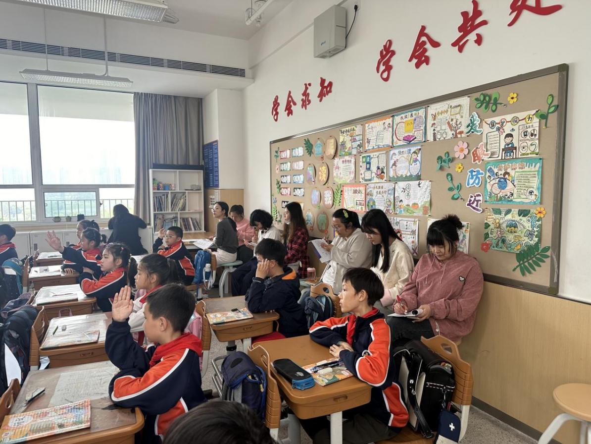【湖畔·童化课堂】以研促教 丰富儿童世界——二年级语文组内教研 (1)(1)_html_m7a3d16.jpg