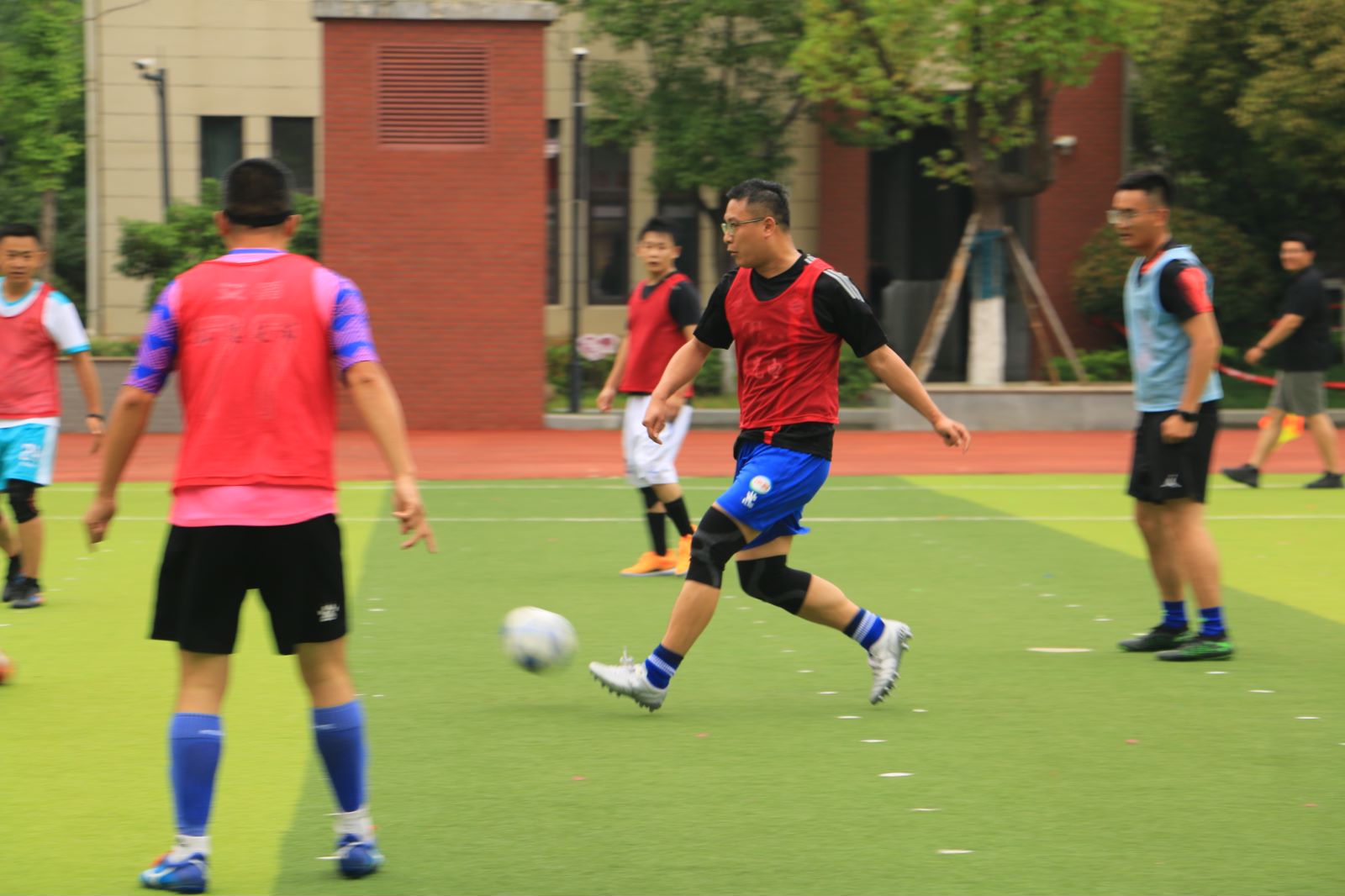 校足联赛，燃爆绿茵——南京市金陵小学（仙林湖校区）“校长杯”校园足球联赛圆满落幕_html_m17a2d951.jpg
