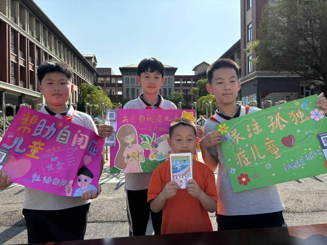 【湖畔·学生活动】给爱一个拥抱 ——明信片义卖活动_html_27849905.jpg