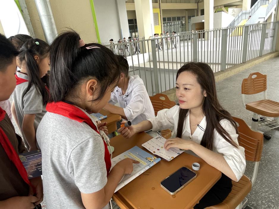 赋趣于乐炼技能，逐梦九天提素养——“你好，太空！”金陵小学（仙林湖校区）学科游园活动_html_m56564abe.jpg