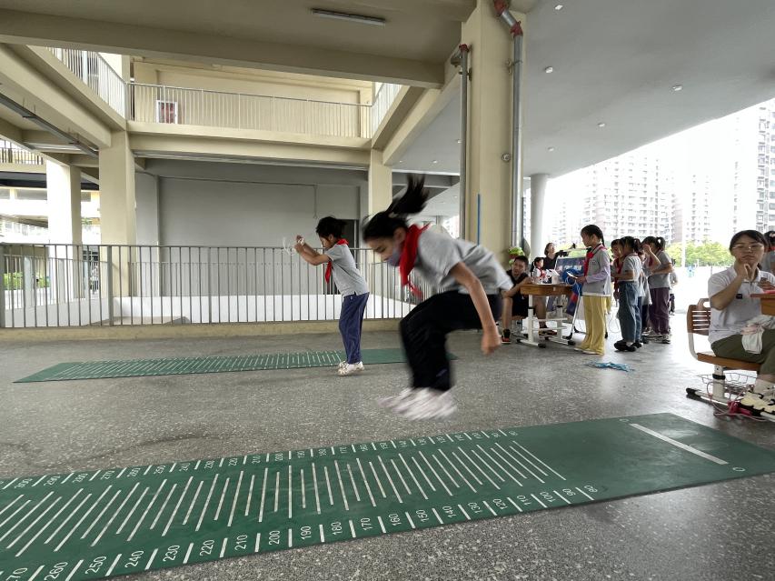 赋趣于乐炼技能，逐梦九天提素养——“你好，太空！”金陵小学（仙林湖校区）学科游园活动_html_477011b7.jpg