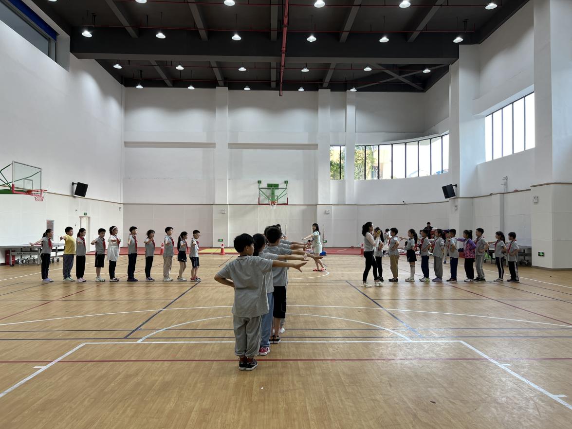 【博学广志】细微之处见风范，毫厘之优定乾坤——祝贺金小广志路校区在2022年栖霞区小学生集体舞比赛中荣获第一名(1)(1)(1)_html_736cec54.jpg