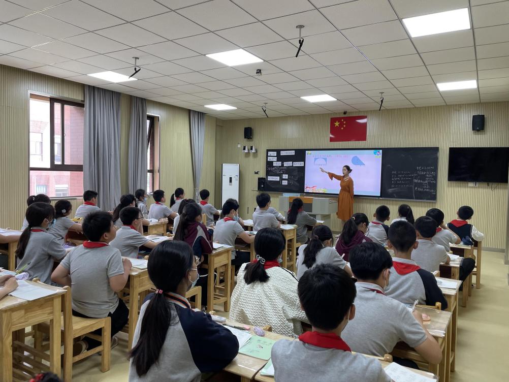 【湖畔光影】“课堂展风采 教研促成长”数学校本研修之课例研讨（149）_html_2099d9a4.jpg