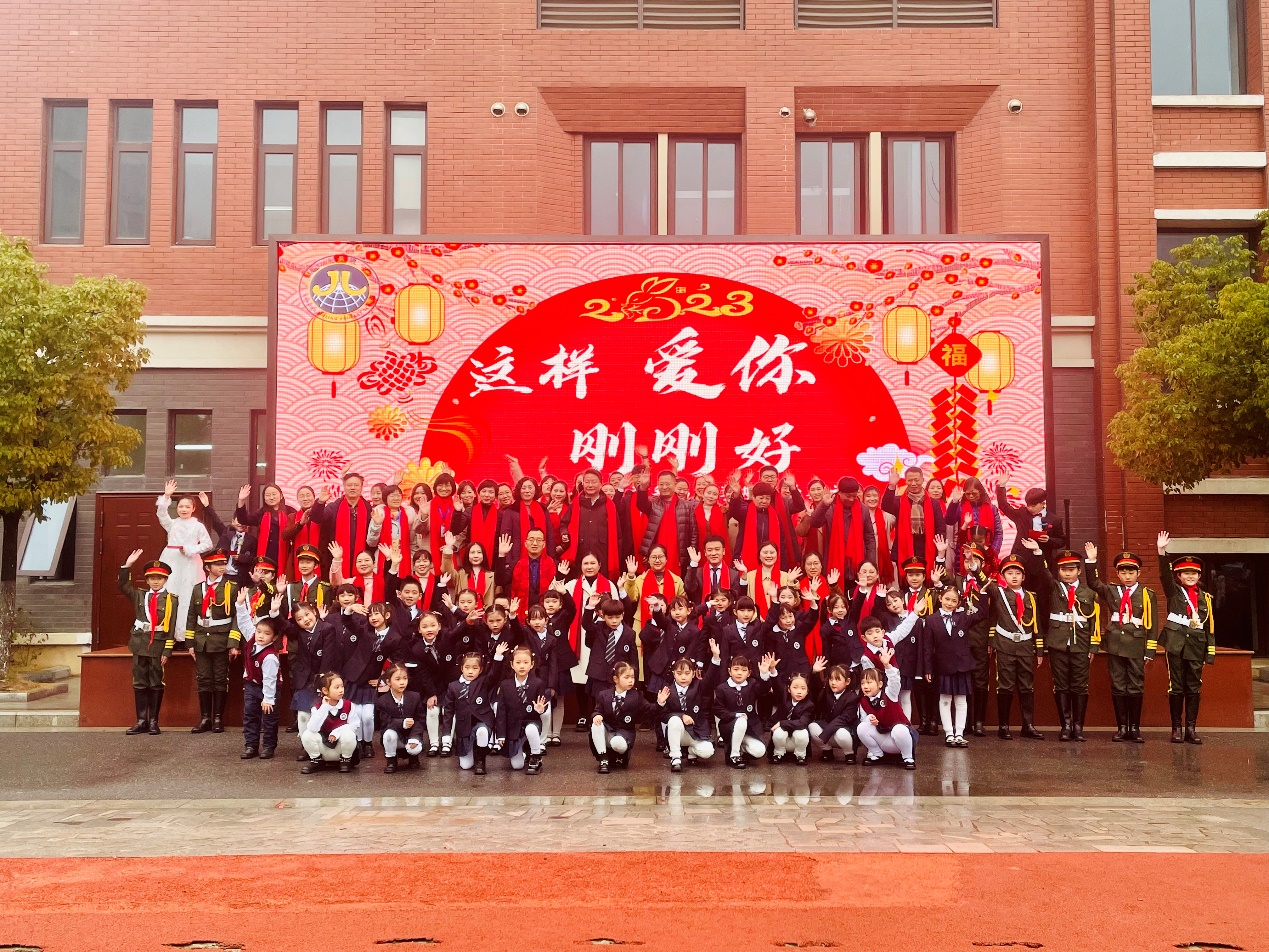 【湖畔·协同育人】汇聚孩子们的爱  凝聚校与家的情——教育局领导到金陵小学（仙林湖校区）指导工作_html_m62934ec8.jpg