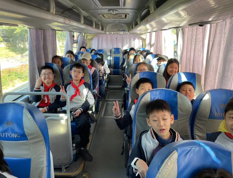 【湖畔·学生活动】探秘农场 劳动“趣”秋游——金陵小学（仙林湖校区）五年级秋季综合实践活动_html_m7b4ed5f9.jpg