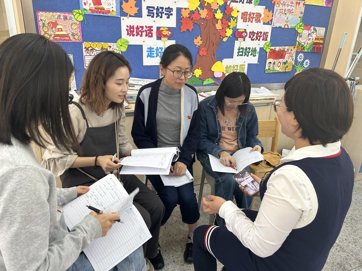【湖畔·童化课堂】绘本为“媒” 启“育人”之旅——记英语组第三次校本教研_html_71ed62ba.jpg