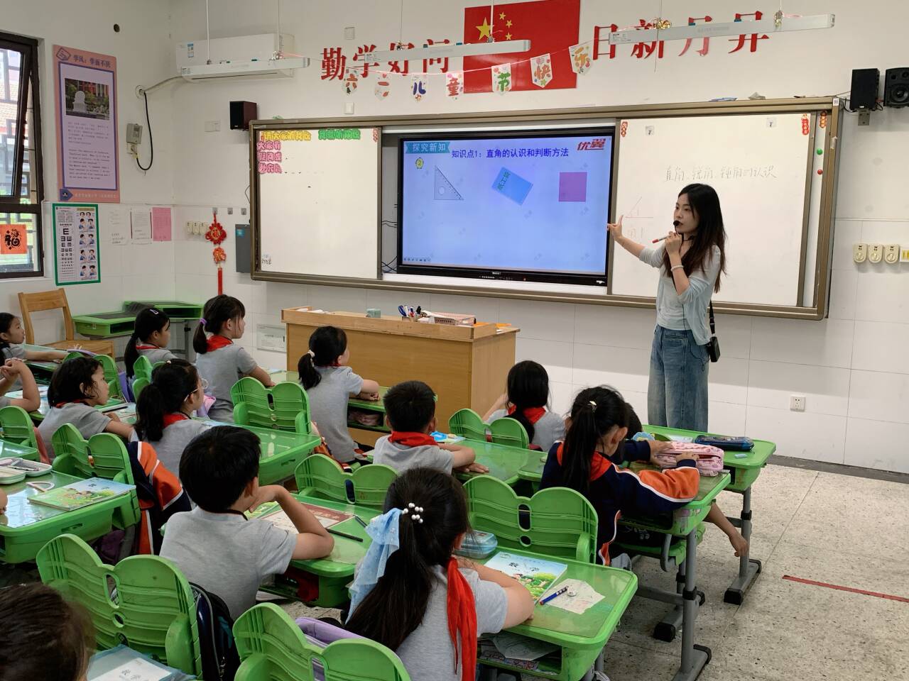 【湖畔·童化课堂】趣味识角，“角” 逐思维新高度——数学校本研修之课例研讨（268）_html_42796ee5.jpg
