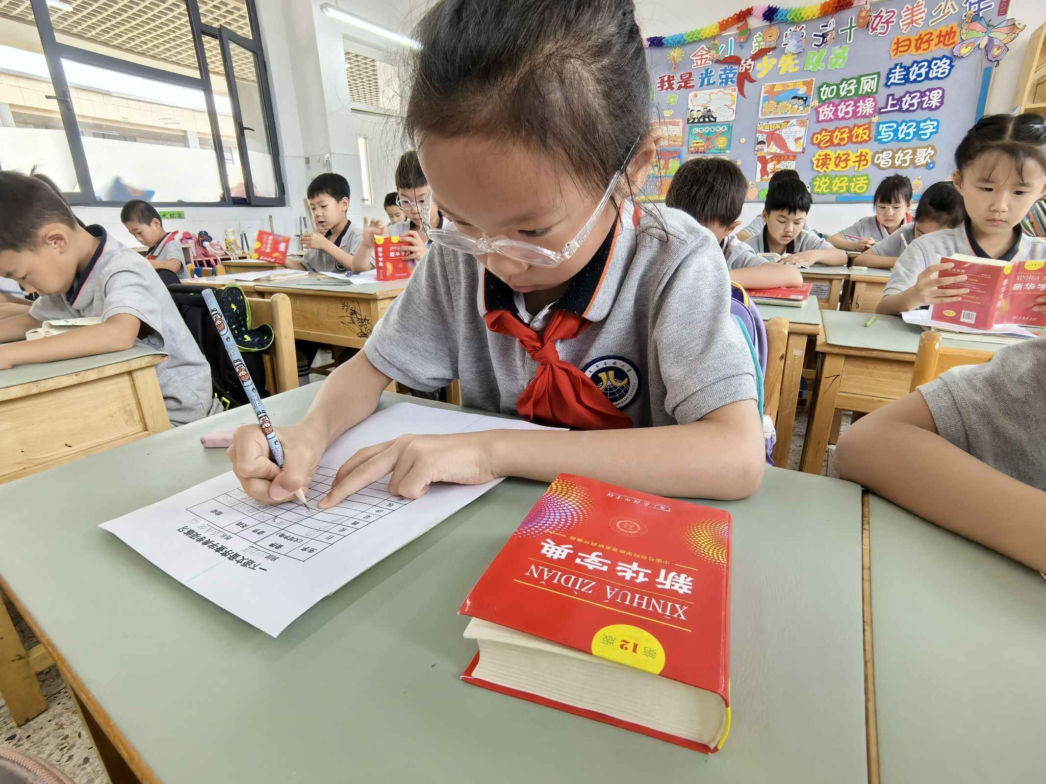 【博学广志】探秘百草园，神农查药“典”——南京市金陵小学（广志路校区）一年级语文查字典活动_html_e943420.jpg