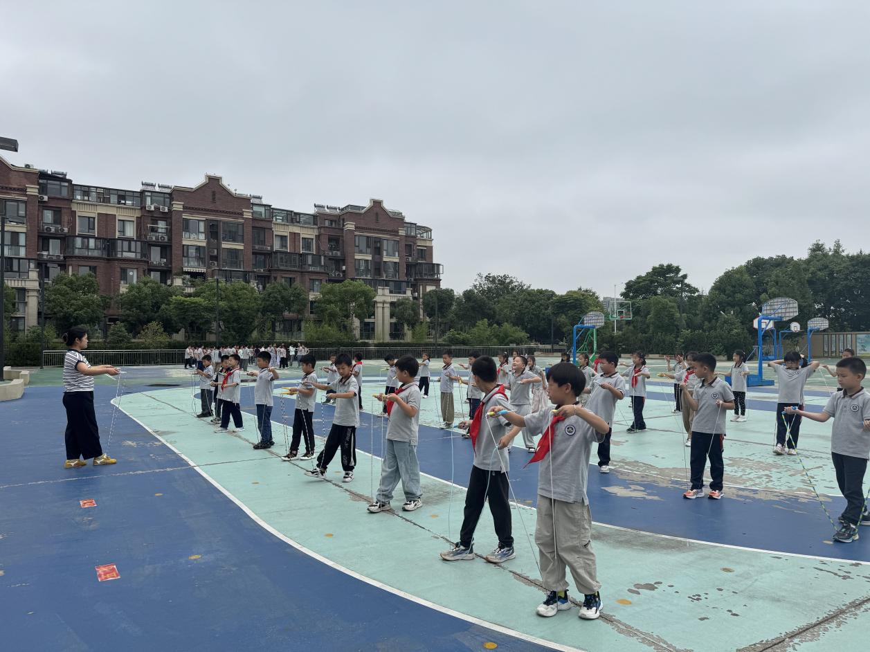 【博学广志】体育教研绽芳华，共探教学新路径——金陵小学广志路校区体育组教研活动（二）docx_html_m59d2ee81.jpg