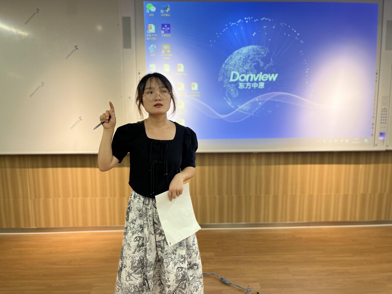 善思而奋进 善研而砺行——记语文组新学期校本研修_html_191e48e4.jpg