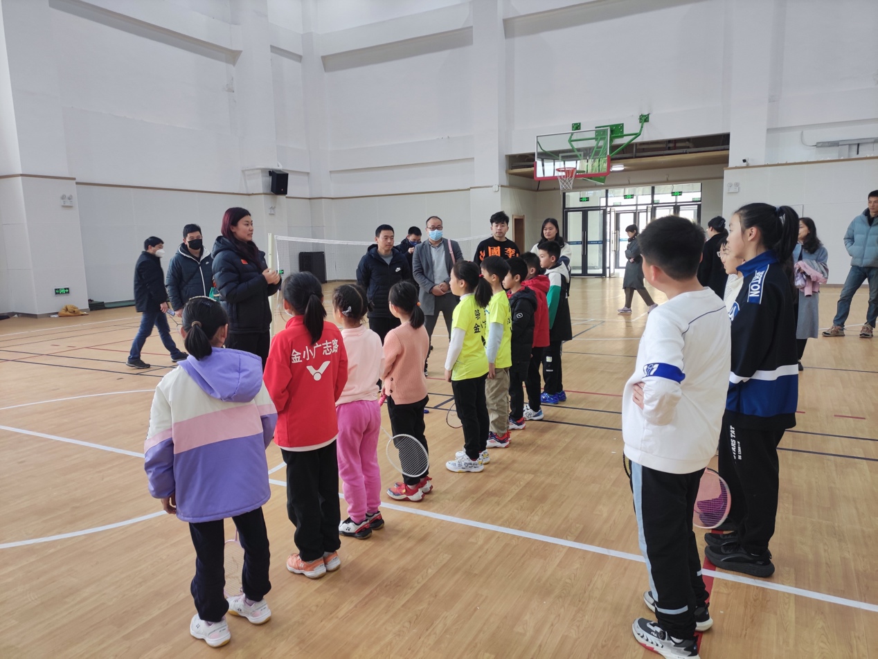 【博学广志】以球会友，“羽”你同行——记羽毛球校际交流赛_html_63c6347c.jpg