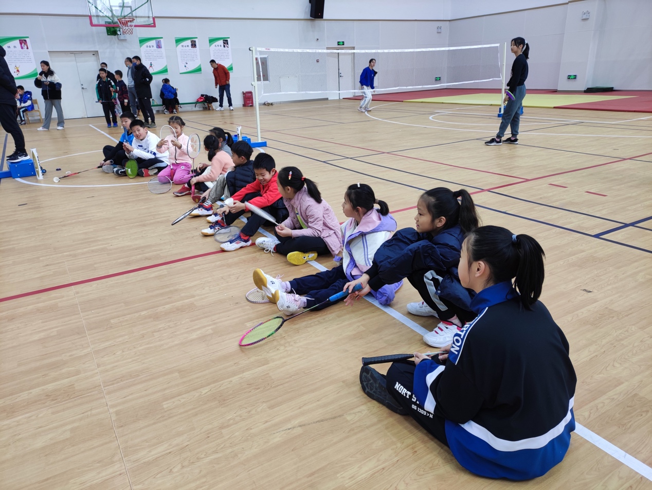 【博学广志】以球会友，“羽”你同行——记羽毛球校际交流赛_html_79f52c99.jpg