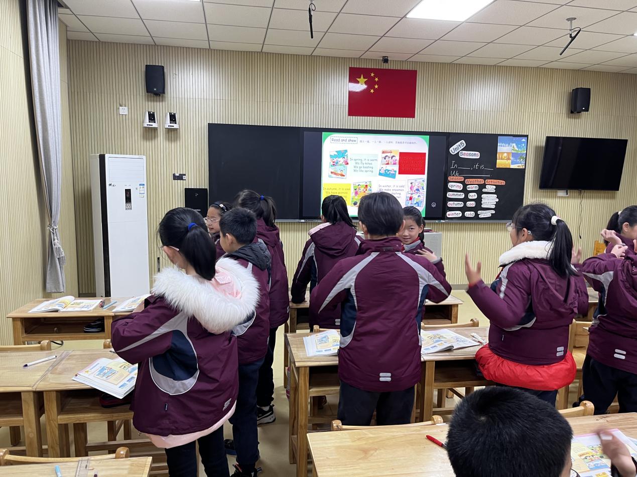 【湖畔·童化课堂】以故事教学，促学科育人——英语校本研修之课例研讨_html_m168815b4.jpg