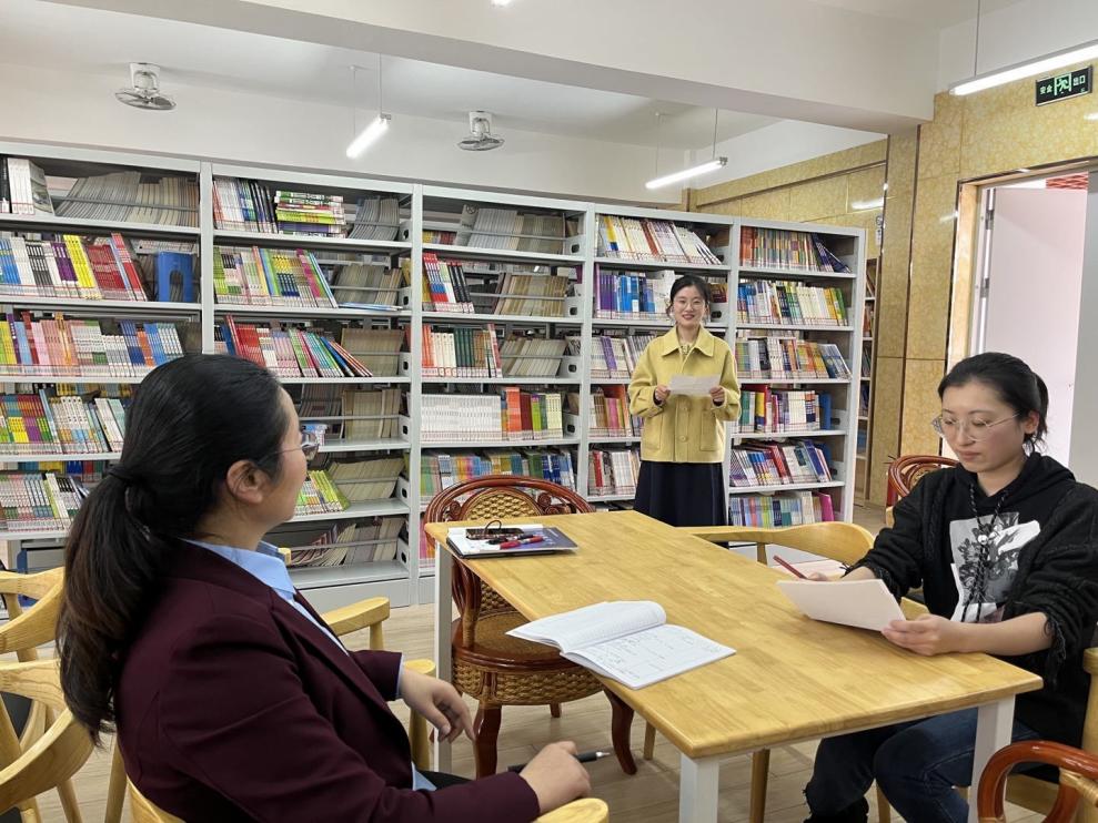 【湖畔•童化课堂】读绘本 拼图形——数学故事汇之课例研讨（131）_html_2b2ec797.jpg