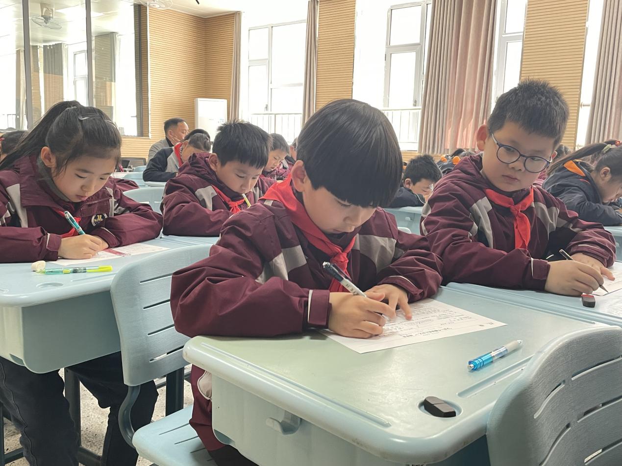 【博学广志】尊重主体思维，深化分数理解——金陵小学广志路校区数学组基于儿童立场的理学单教学实践研_html_70b48967.jpg