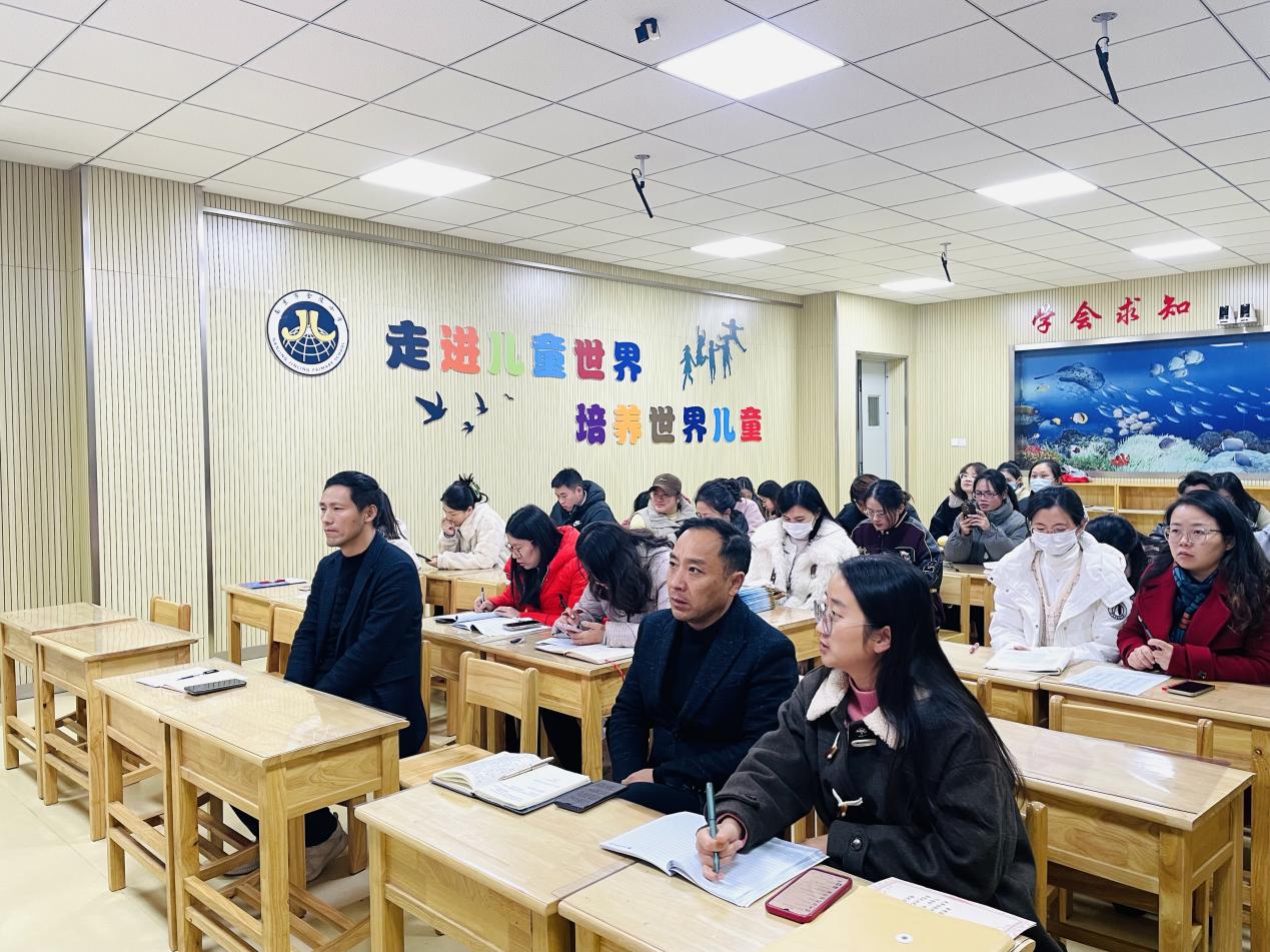 【湖畔·科研引领】书香涵养匠心，阅读点亮人生——金陵小学（仙林湖校区）科研导师制阅读分享会_html_4733b9e1.jpg