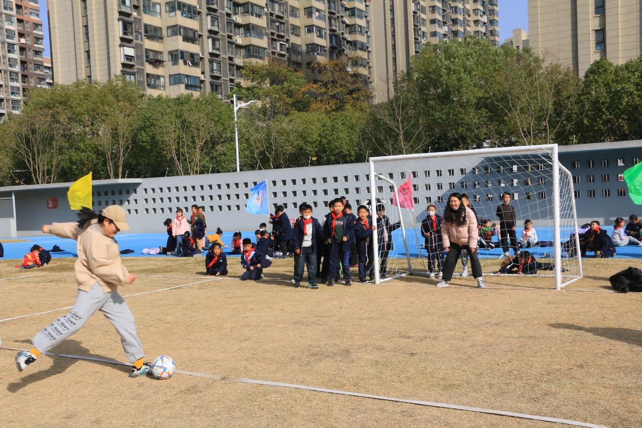 【湖畔·学生活动】热烈祝贺南京市金陵小学（仙林湖校区）“校长杯”足球联赛暨闭幕式圆满落幕_html_m2553405f.jpg