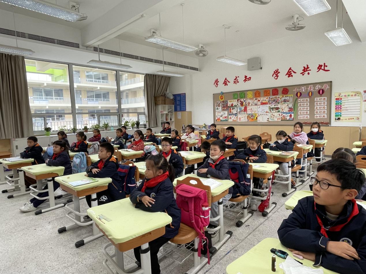 【湖畔·学生活动】大力弘扬宪法精神，建设社会主义法治文化——金陵小学（仙林湖校区）开展“宪法宣传周”活动_html_m1df63438.jpg