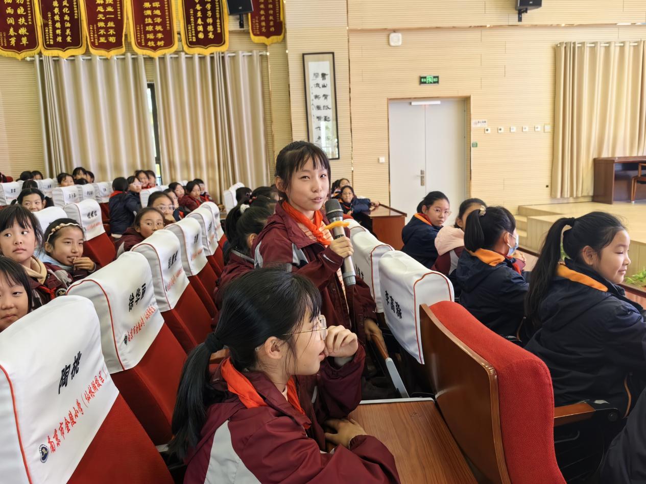 【湖畔·学生活动】“青少年健康教育进校园”——五年级女生专场_html_314fd213.jpg
