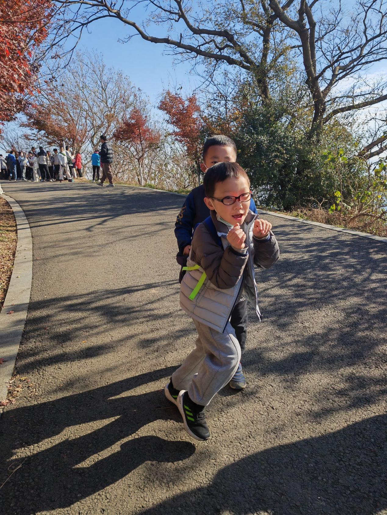 【湖畔·红领巾】同游栖霞山，共赏红枫节——记金陵小学（仙林湖校区）2023级5班团建活动_html_m7348896a.jpg