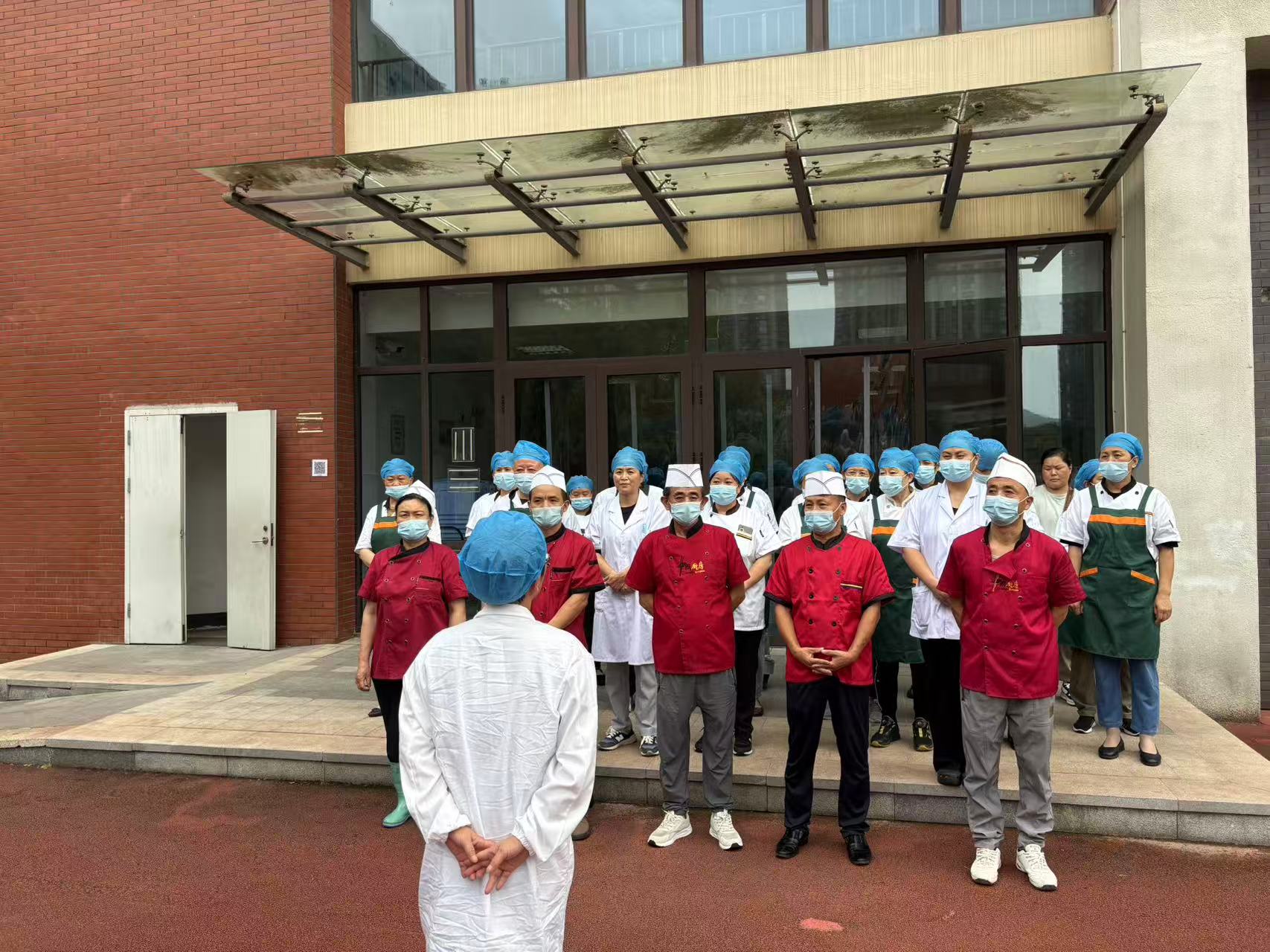 【湖畔·共佑安全】聚焦油锅火情处置  消防演练扎实推进_html_15e941b4.jpg