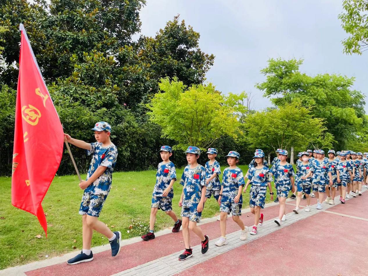 【湖畔光影】挥洒汗水  不负青春 ——2017年学生国防教育夏令营（二）_html_m49c71f30.jpg