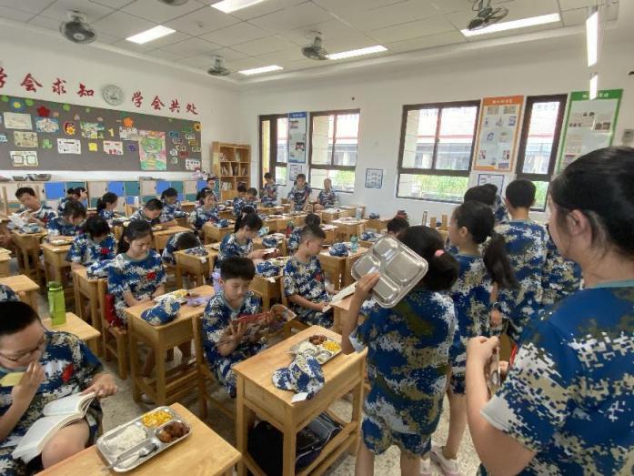 【湖畔光影】心似骄阳万丈光 敢问天地试锋芒——2017级学生国防教育夏令营（一）_html_c003e73.jpg